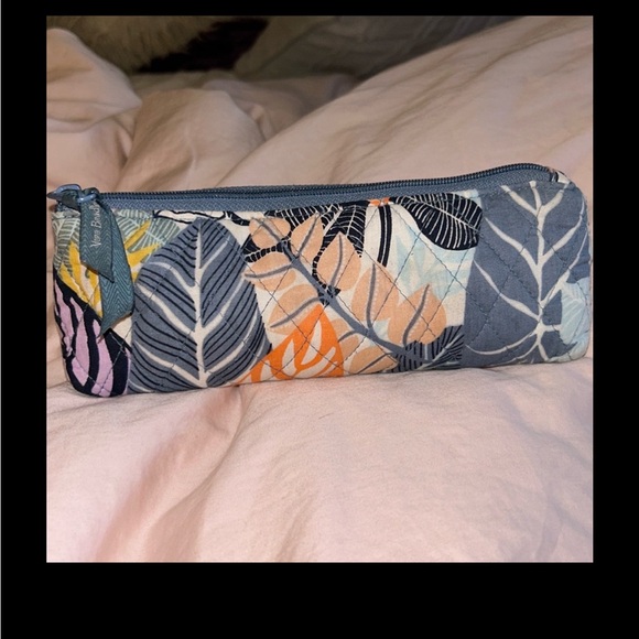 CLEANOUT: Vera Bradley Backpack + Matching pencil case ✏️ - Picture 12 of 14